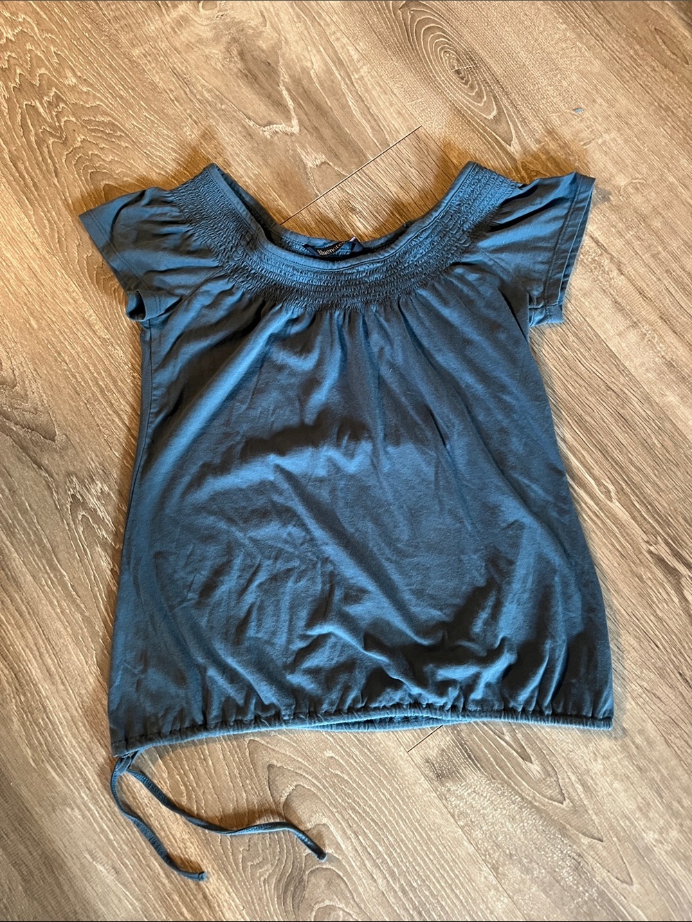Bluenotes Women's small Smocked Yoke Short Sleeve Top with elastic tie hem